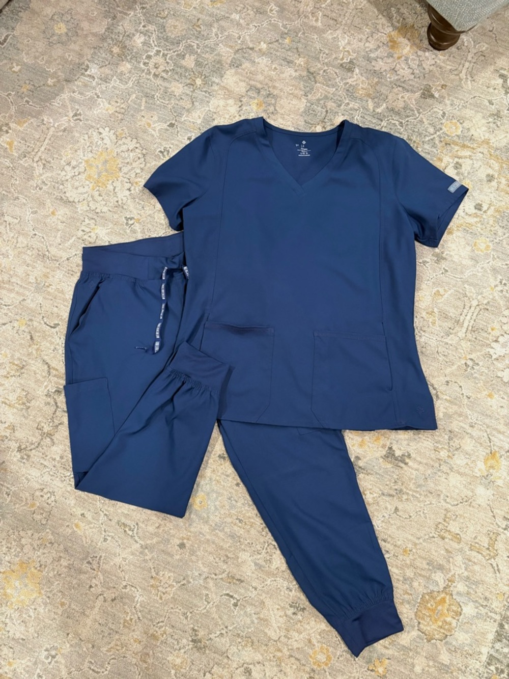 Med Couture Insight Women's 6-Pocket Cargo Jogger Scrub Pants M Petite in Navy